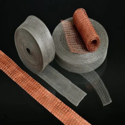 Maillage de filtrage tricoté comprimé en acier inoxydable avec surface poli