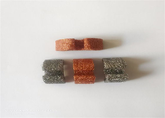 Maillage de fil tricoté personnalisable pour diverses filtrages et séparations dans les milieux industriels