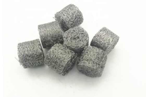 Treillis métallique tricoté compressé flexible de 20 x 60 mm offrant une excellente filtration et une excellente stabilité structurelle dans les applications industrielles